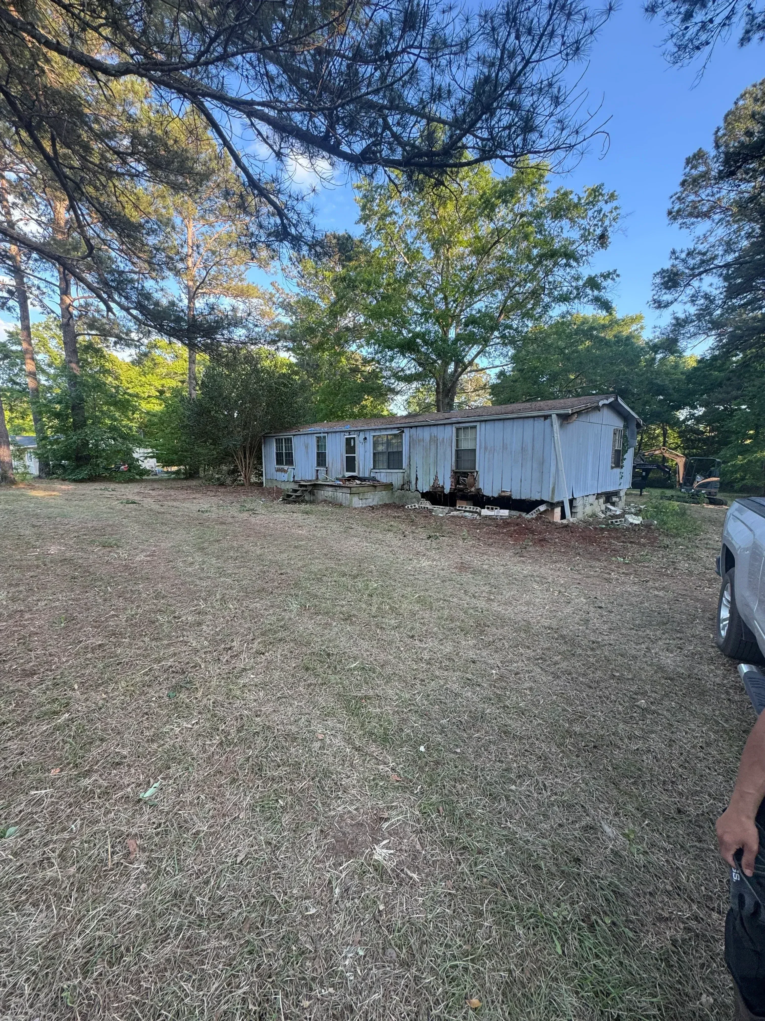 Multi-section mobile home demolition with aluminum siding and metal frame removal